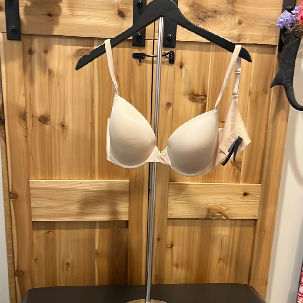 Victoria's Secret Cream T-Shirt Bra
